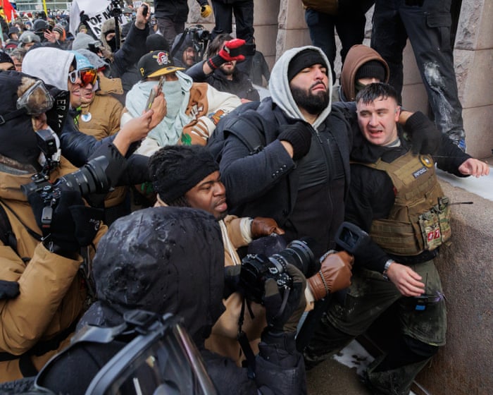 Counterprotesters chase off far-right activists at pro-ICE rally in Minneapolis
