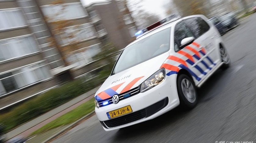 Auto rijdt woning in Kerkrade binnen, twee gewonden
