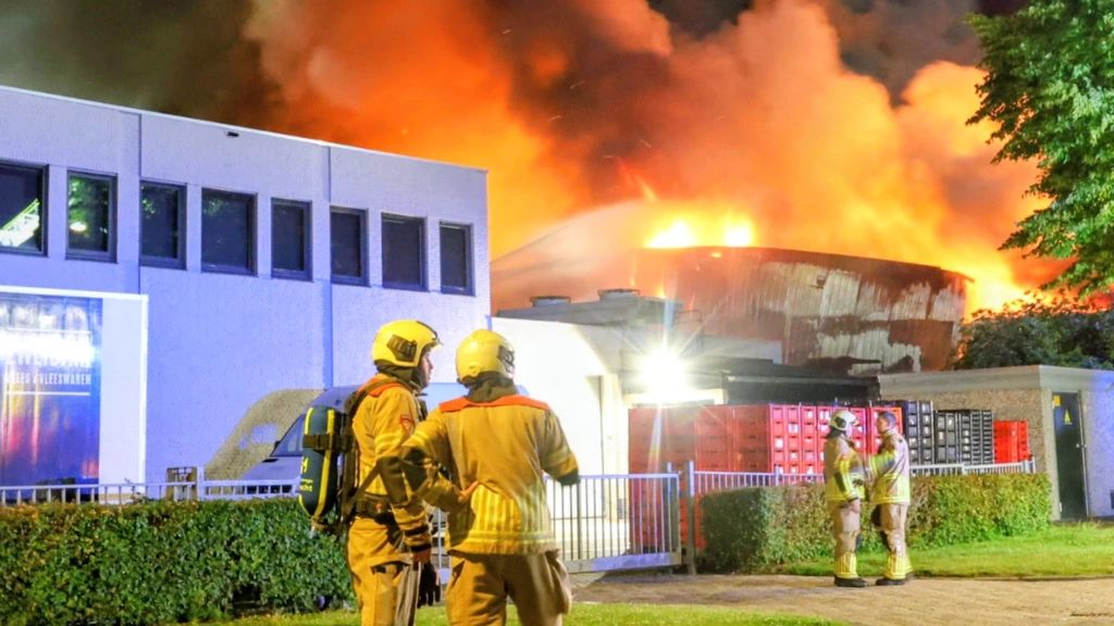 Fabriek FrieslandCampina ontruimd na grote brand in Leerdam