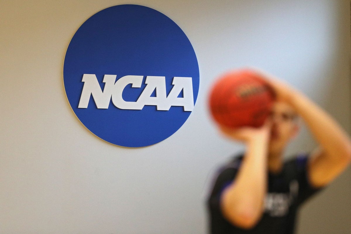 15 former college basketball players among 20 charged in point-shaving scheme