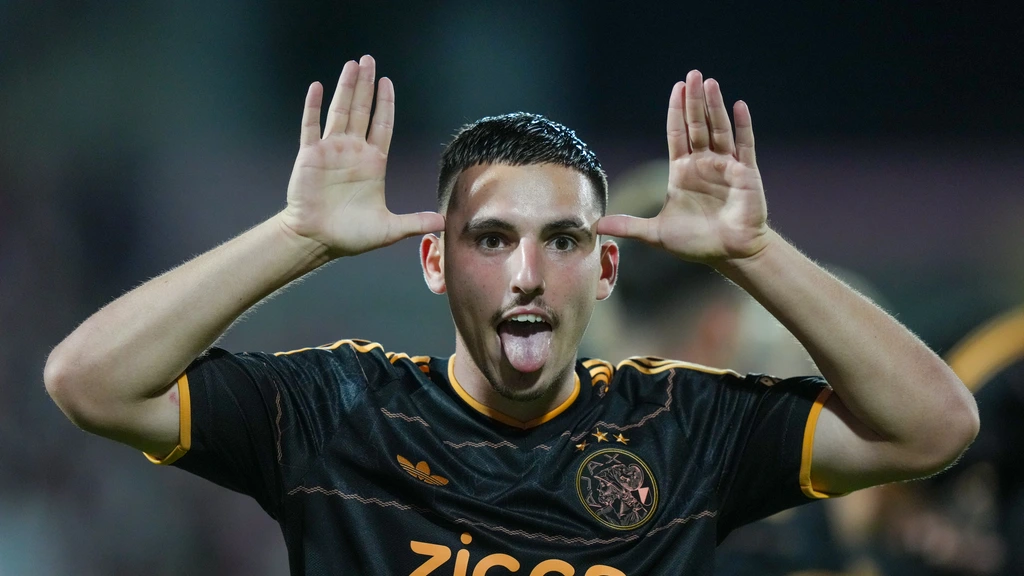 Ajax start seizoen goed met eenvoudige Europese overwinning op Vojvodina