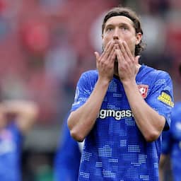 FC Twente grijpt naast derde plek in Eredivisie door late gelijkmaker AZ