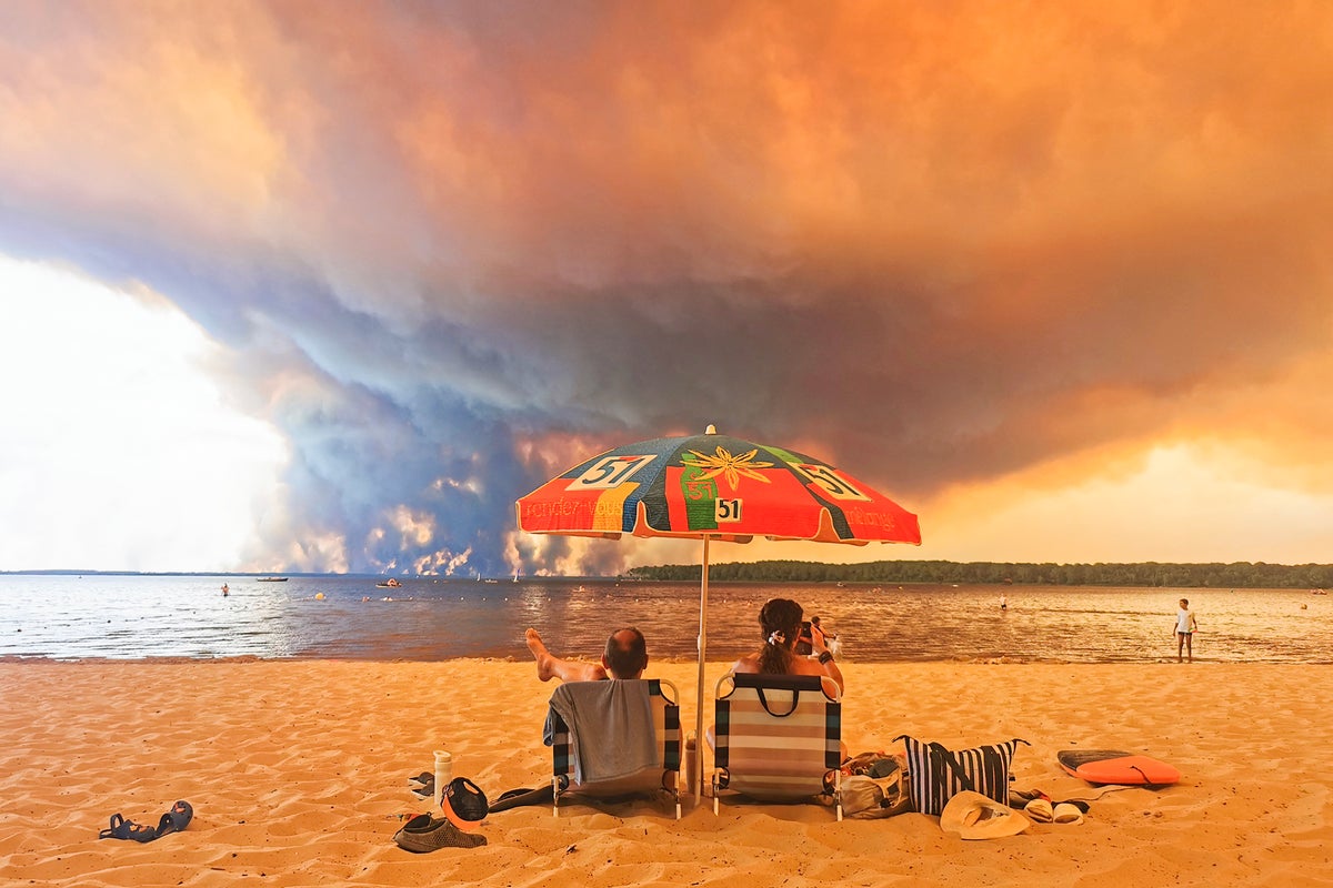 France orders total evacuation of Cap Ferret holiday spot as tourists rescued by boats