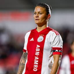 Ajax Vrouwen wint van PEC Zwolle en blijft meedoen in spannende titelstrijd