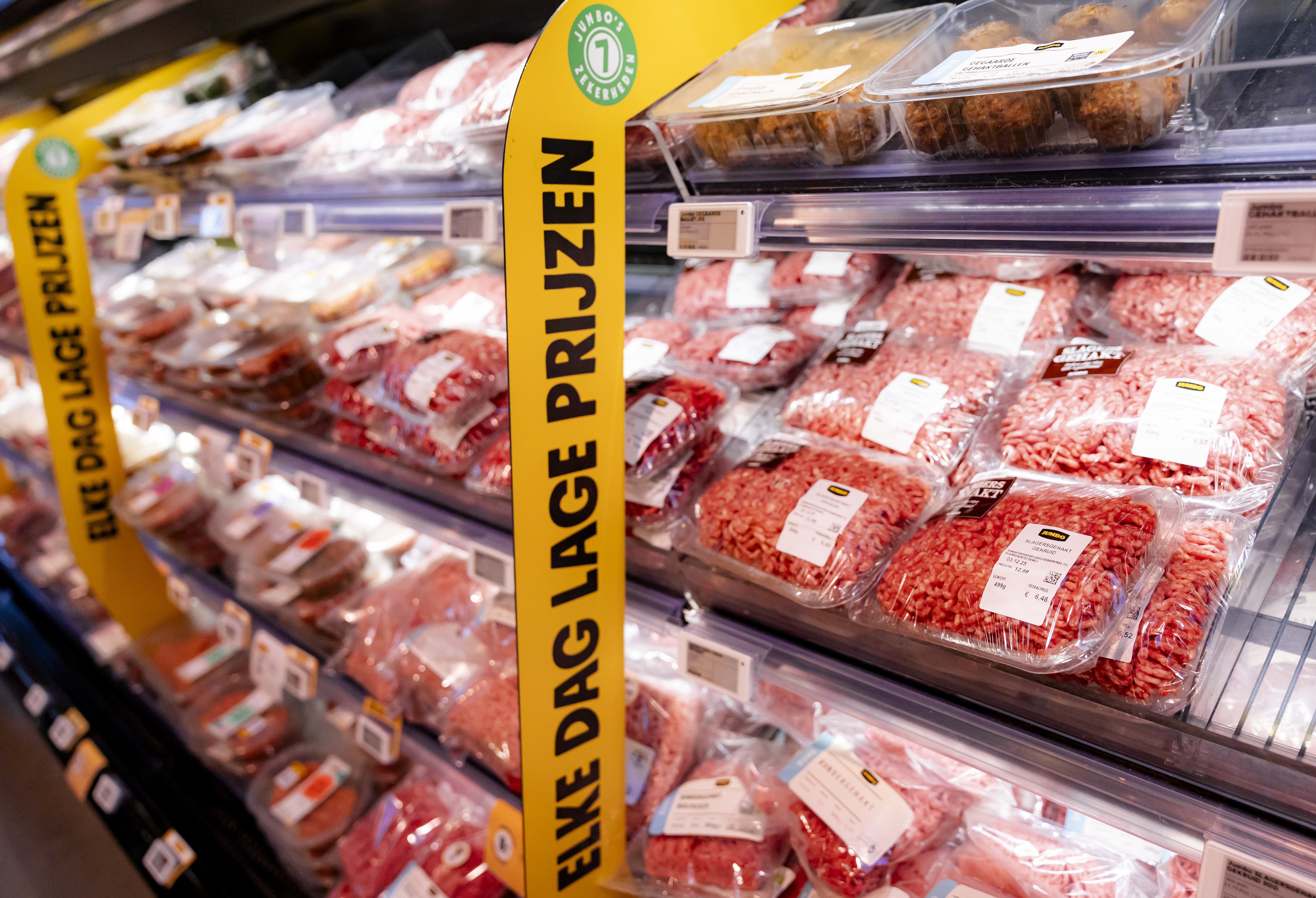 Supermarkten stoppen steeds meer plantaardige ingrediënten in vlees, vaak zónder dat je het ziet