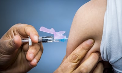 Ondanks uitbraak in VK, worden vaccinaties tegen meningokokken B niet opgenomen rijksprogramma