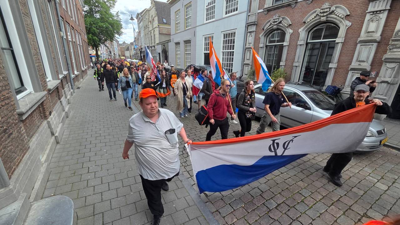 'We zijn er klaar mee', protestmars tegen azc's en beleid kabinet Jetten