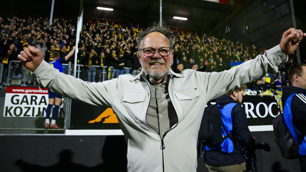 De Jong stopt als hoofdtrainer van gepromoveerd Cambuur en wordt assistent