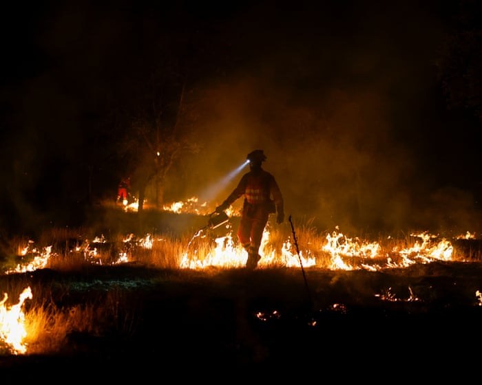 Pedro Sánchez says next 12 hours will be ‘decisive’ in battle to contain wildfires – Europe live