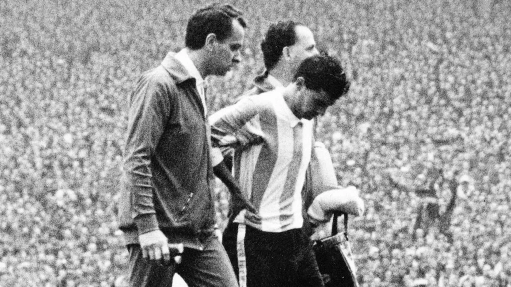 Rebelse Argentijn Rattín, aan wie voetbal gele en rode kaart te danken heeft, overleden