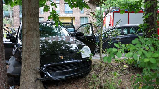 Porsche rijdt tegen boom in Zeist
