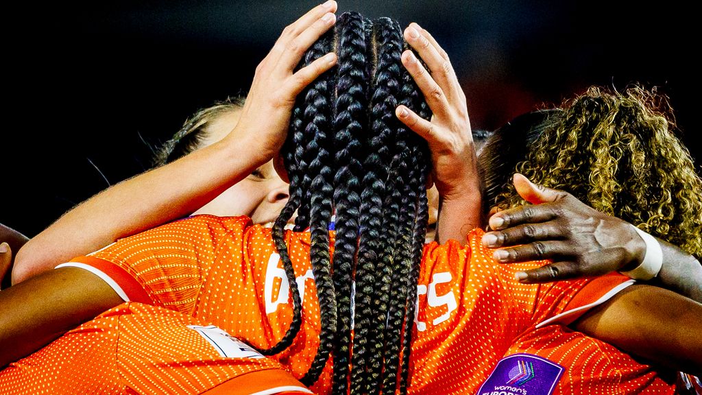 Gehavend Oranje boekt belangrijke zege op topland Frankrijk in WK-kwalificatie