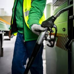 Kabinet trekt miljard euro uit voor gevolgen Iranoorlog, accijns op benzine blijft