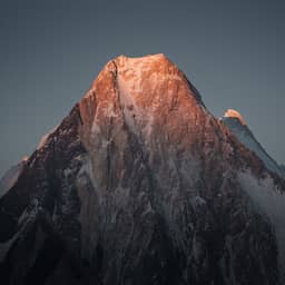 Tien bergbeklimmers vermist na lawine in Pakistan, onder wie wereldberoemde klimmer