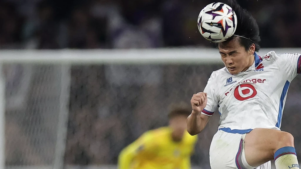 Oud-Feyenoorder Ueda drie dagen na transfer matchwinner voor Lille