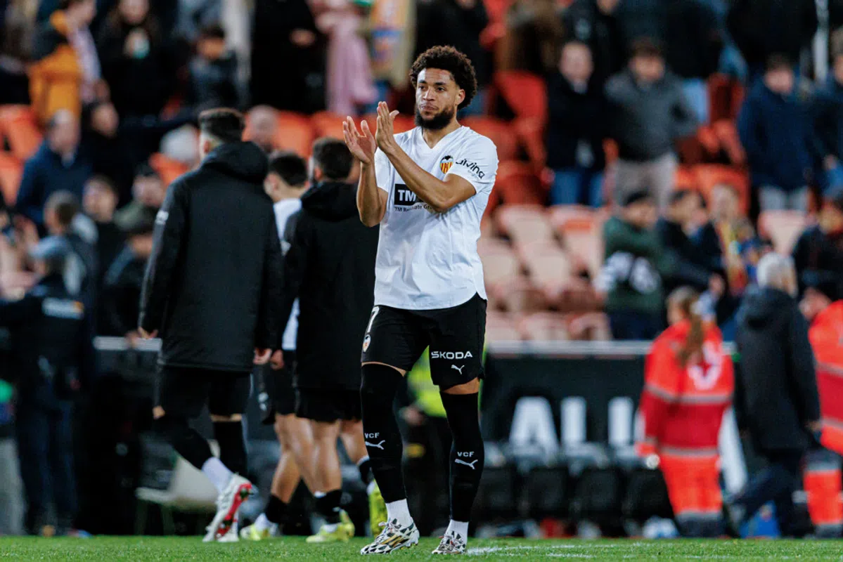 Danjuma laat voeten spreken na geruchten over vertrek bij Valencia