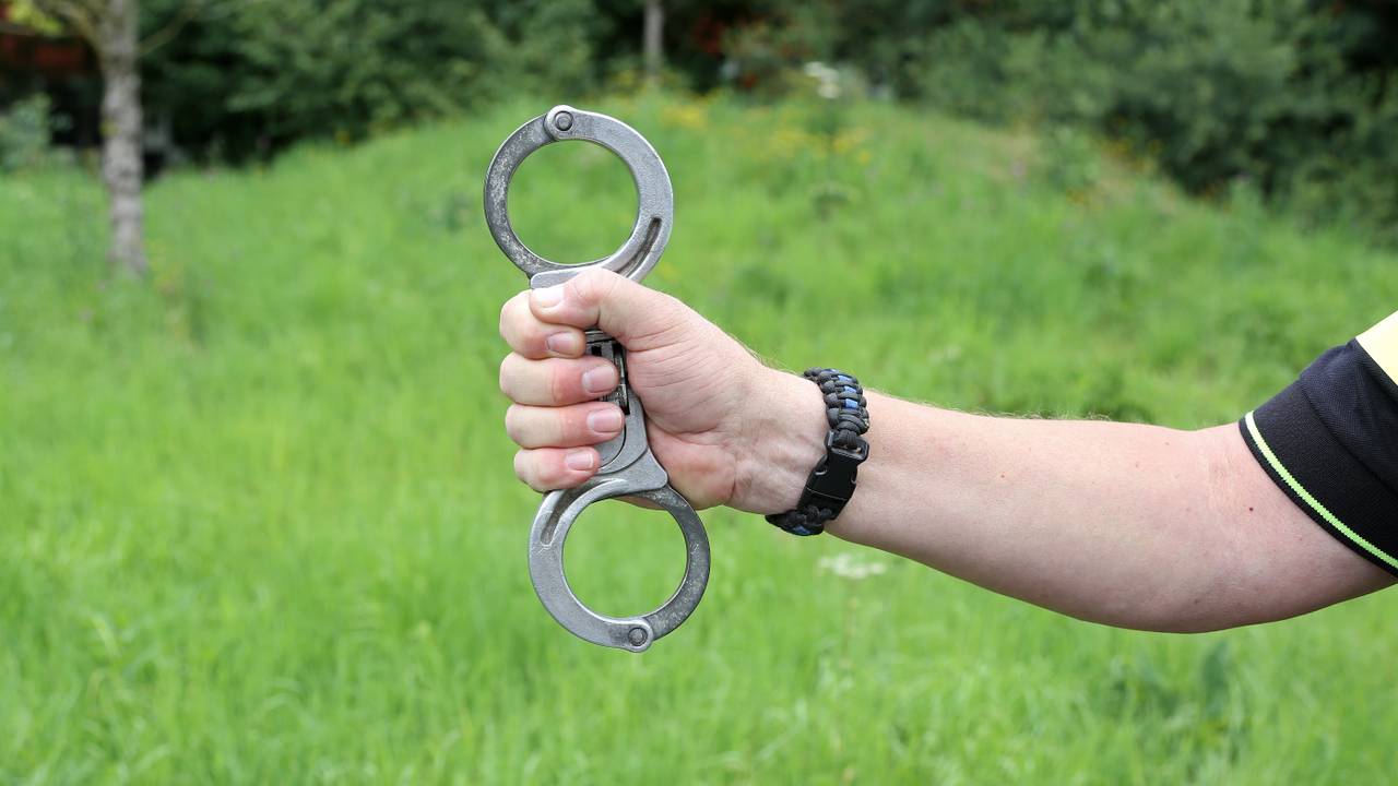 Man knijpt keel vrouw dicht en dringt huizen binnen in Sint-Michielsgestel