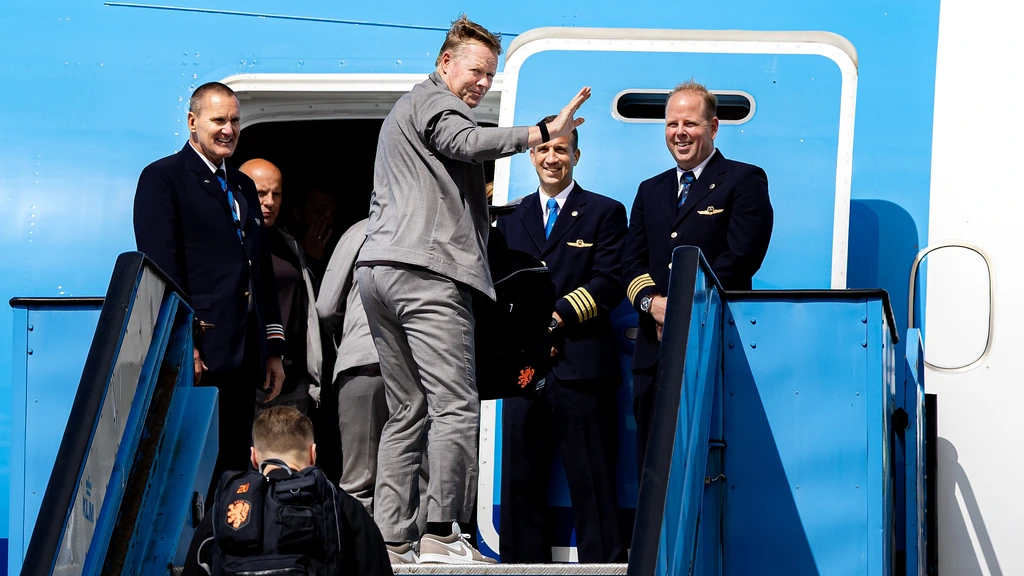 Nederlands elftal vertrokken naar Verenigde Staten in toestel 'Orange Blossom'