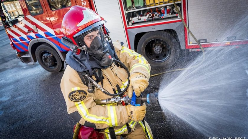 Ontruiming om zeer grote brand in Beekbergen