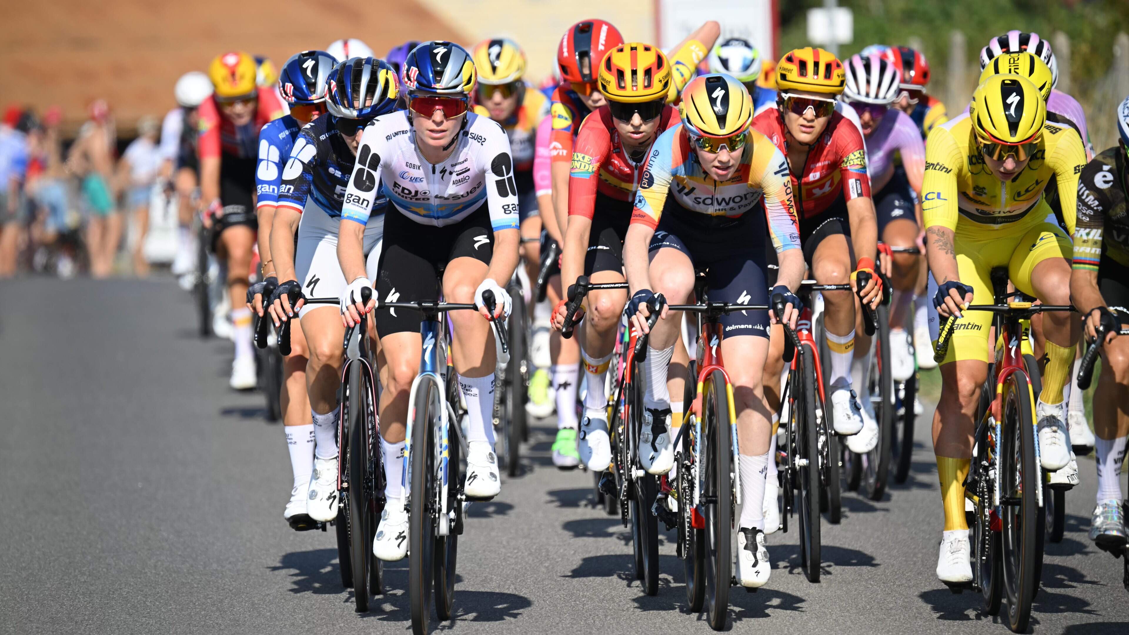 LIVE Tour de France Femmes | Vollering terug in peloton na valpartij, Wiebes lost, vijf Nederlanders in kopgroep