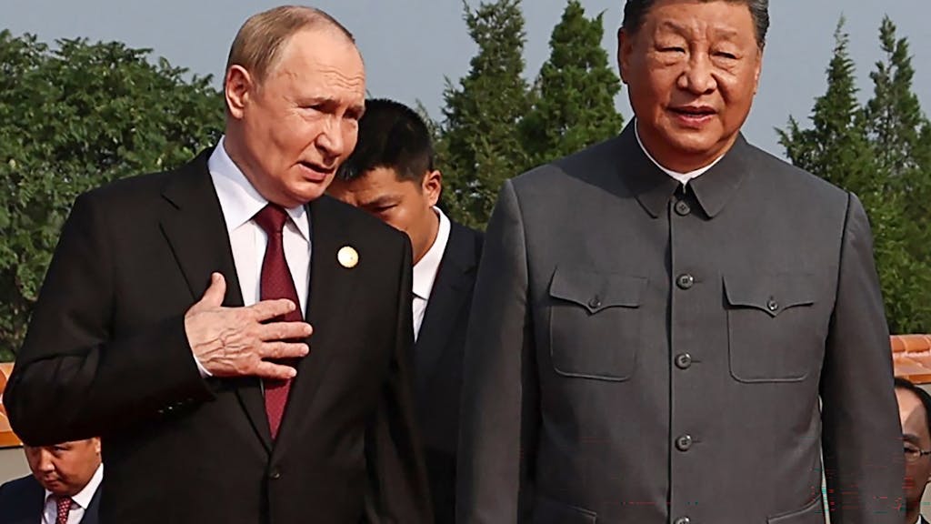 Poetin bezoekt Beijing, onderstreept krachtenspel tussen China, Rusland en VS