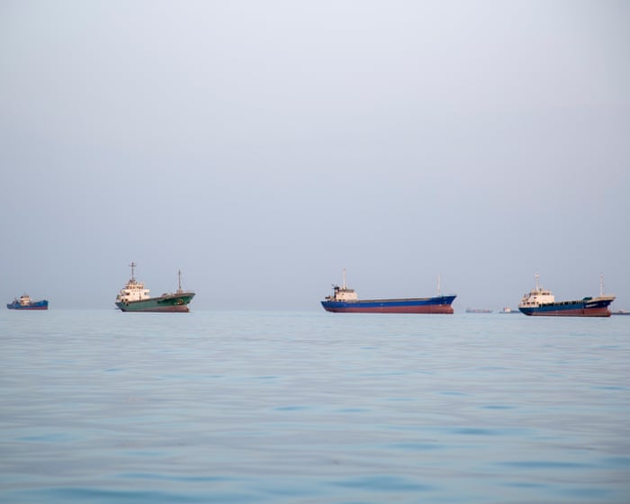 Middle East crisis live: US and Iran in blockade stalemate as Pentagon reportedly says clearing strait of Hormuz could take six months