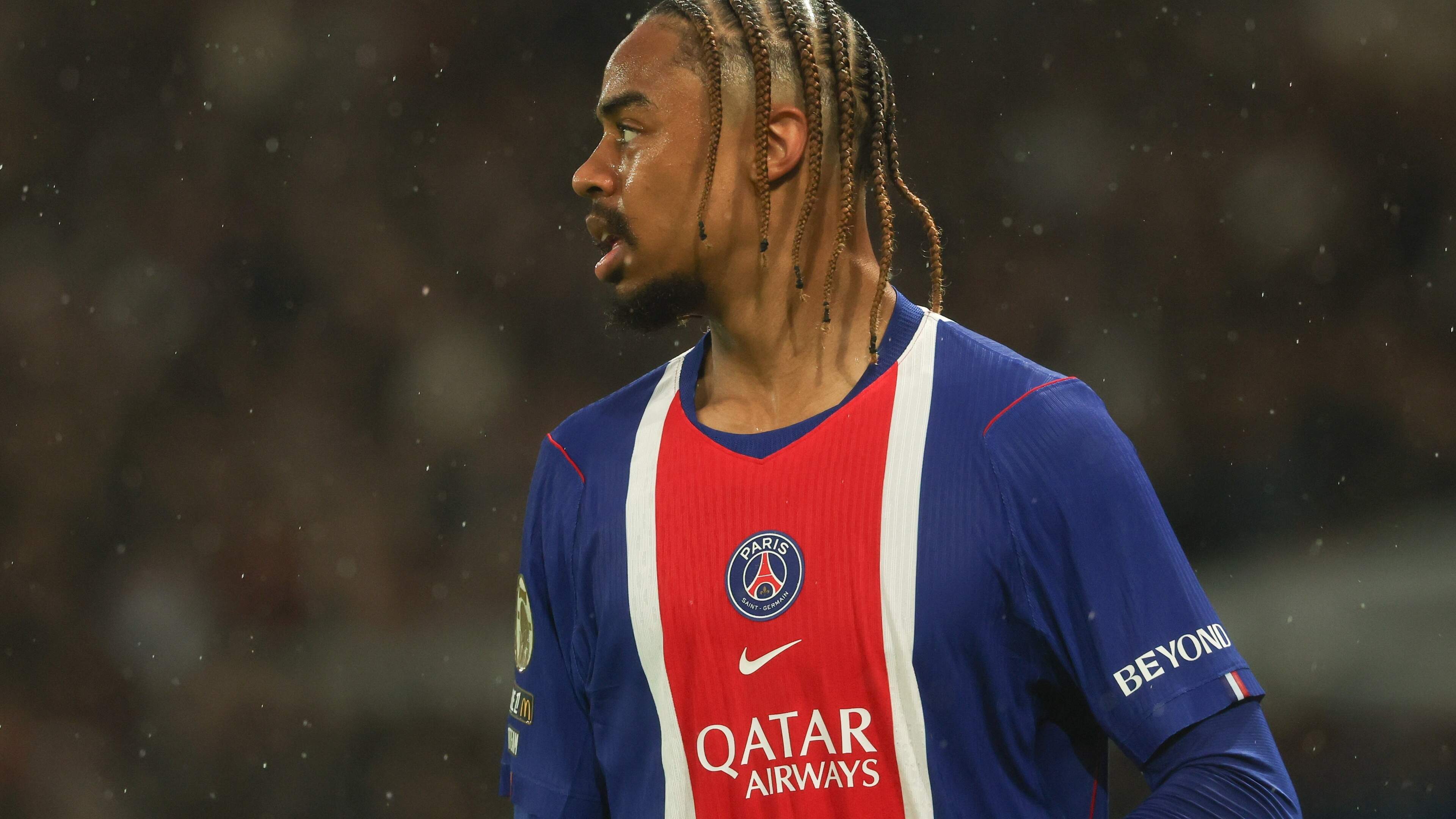 ’Liverpool bereidt bod voor op vleugelaanvaller Bradley Barcola (23), PSG vraagt 165 miljoen euro’