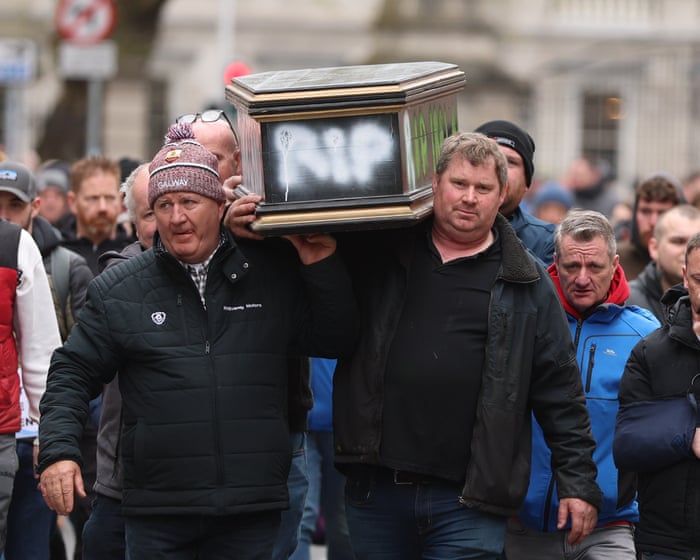 Fuel-price protests cause chaos in Ireland and spread to Norway