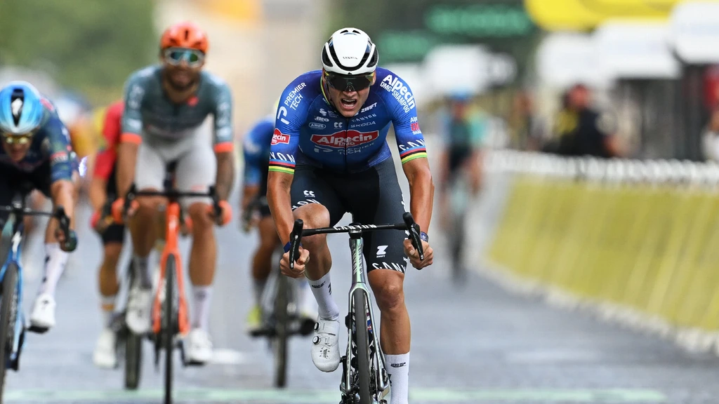 Van der Poel wint zinderende slotetappe, vijfde eindzege voor Pogacar in Tour de France