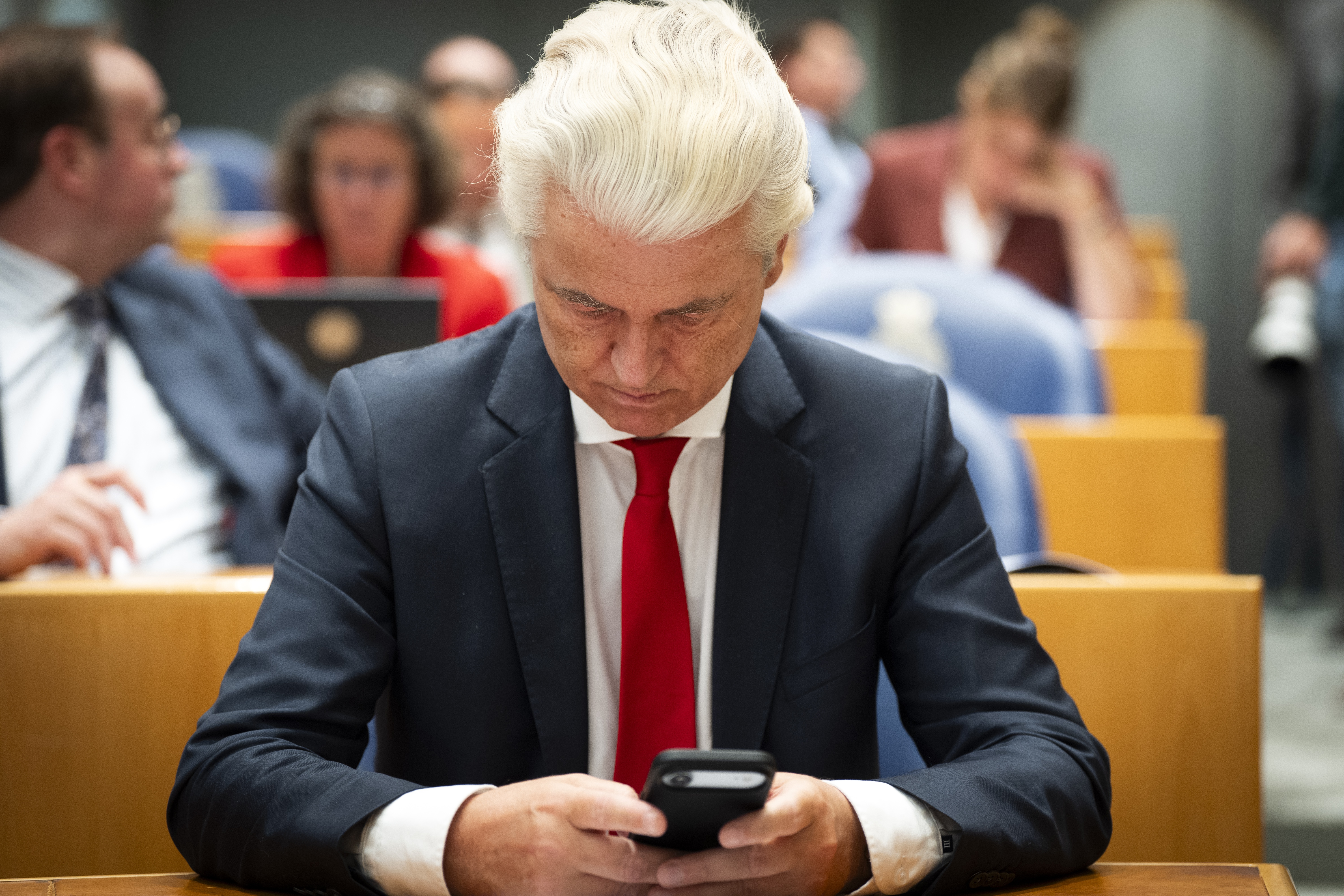 Onderzoek onder politici: lokale volksvertegenwoordigers keren X massaal de rug toe