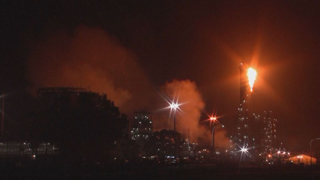 Brand in raffinaderij verergert brandstofproblemen Australië