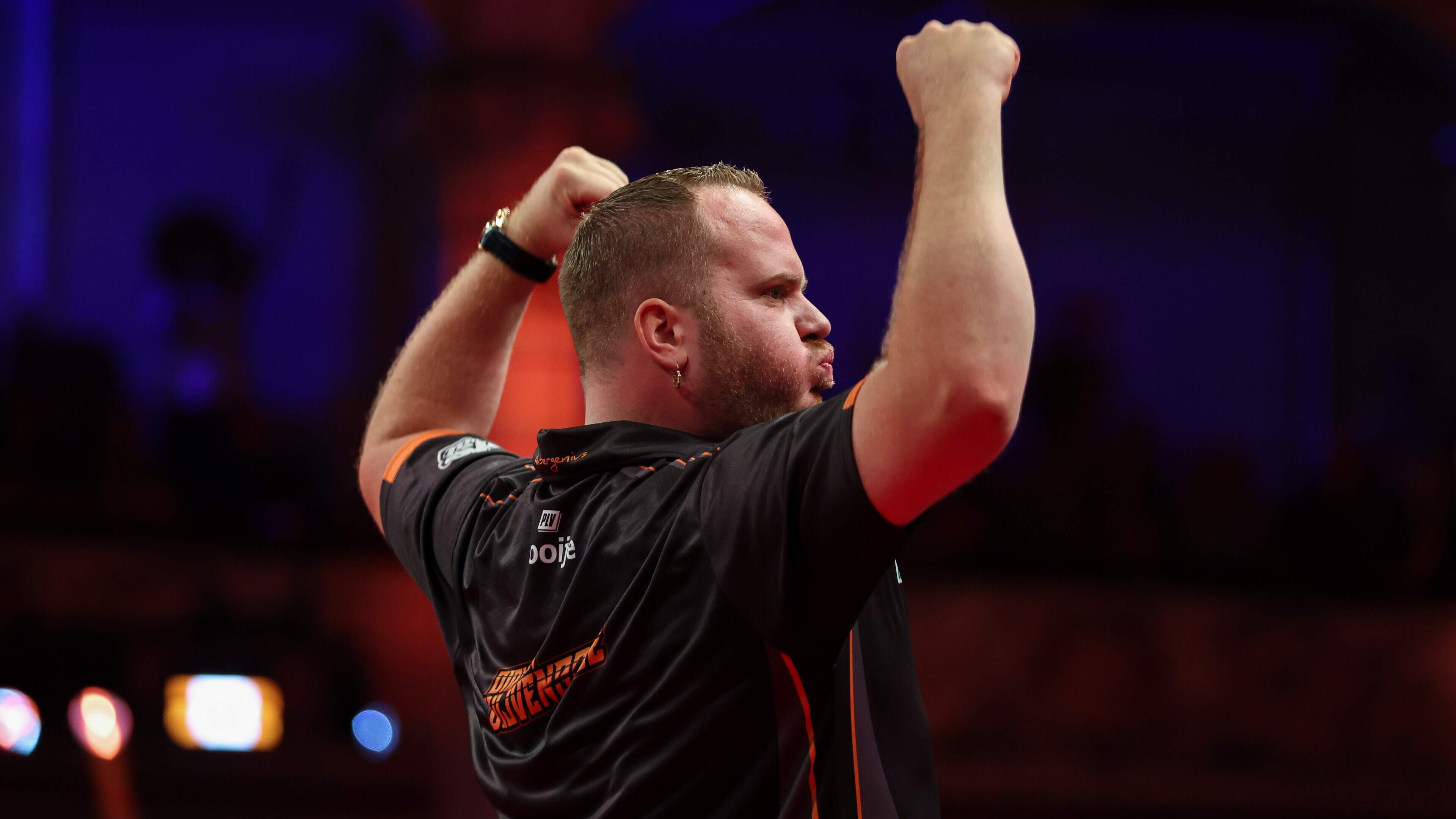 Dirk van Duijvenbode knap naar halve finale World Matchplay: ’Kriebels in mijn buik’