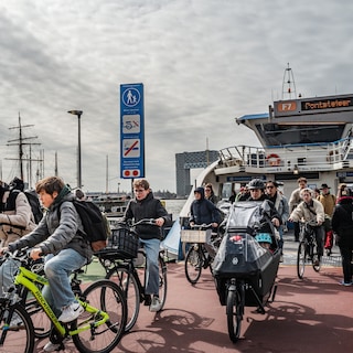 GVB vindt op zeer drukke zaterdag toch extra schippers voor ponten Amsterdam, ondanks roosterproblemen