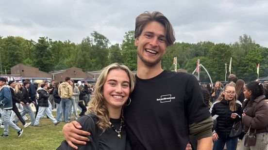 Bente had bij Bevrijdingsfestival al een oogje op cameraman Sander: 'Hij ziet er leuk uit'