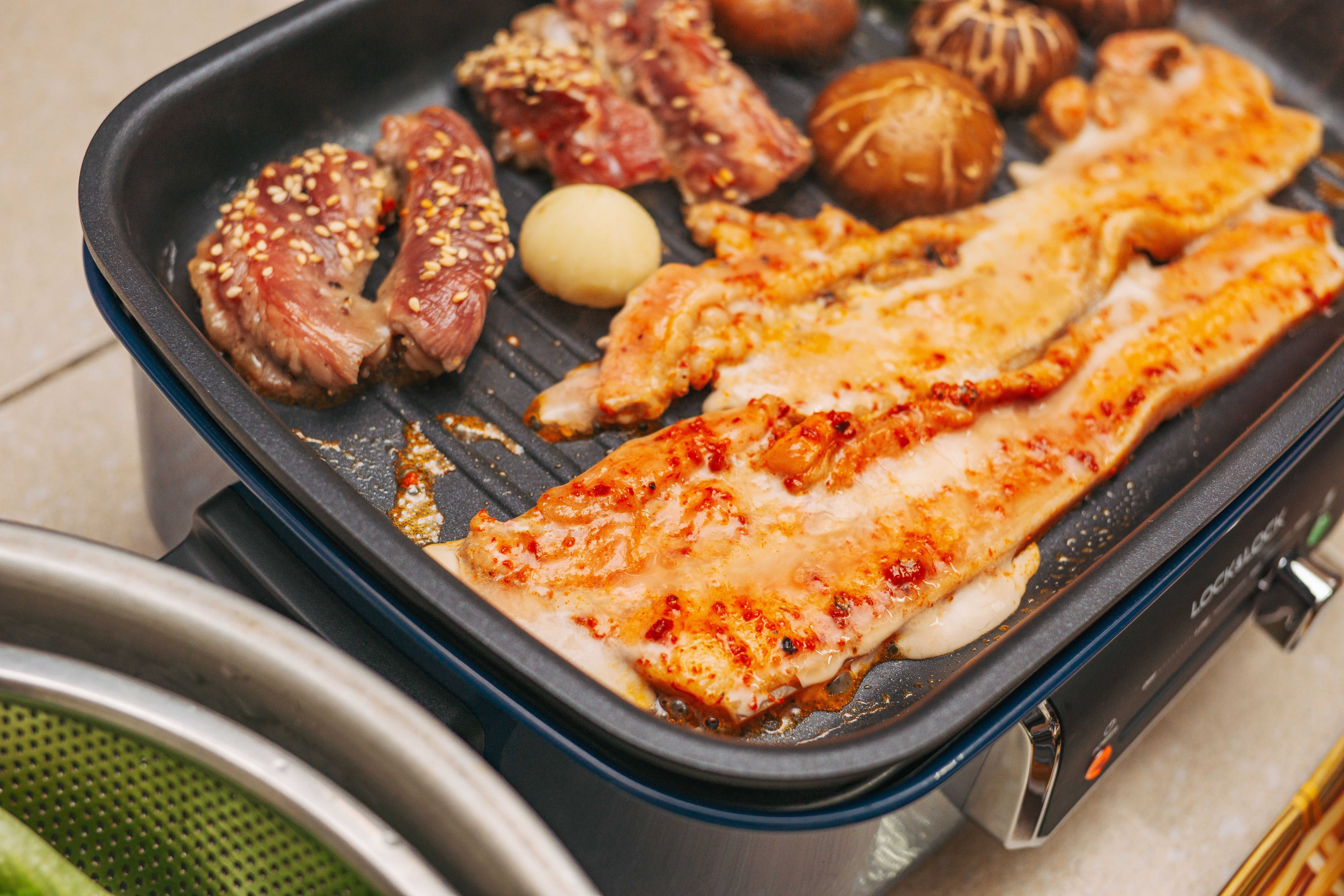 Zoveel geld bespaar je met een elektrische barbecue ten opzichte van barbecueën op houtskool