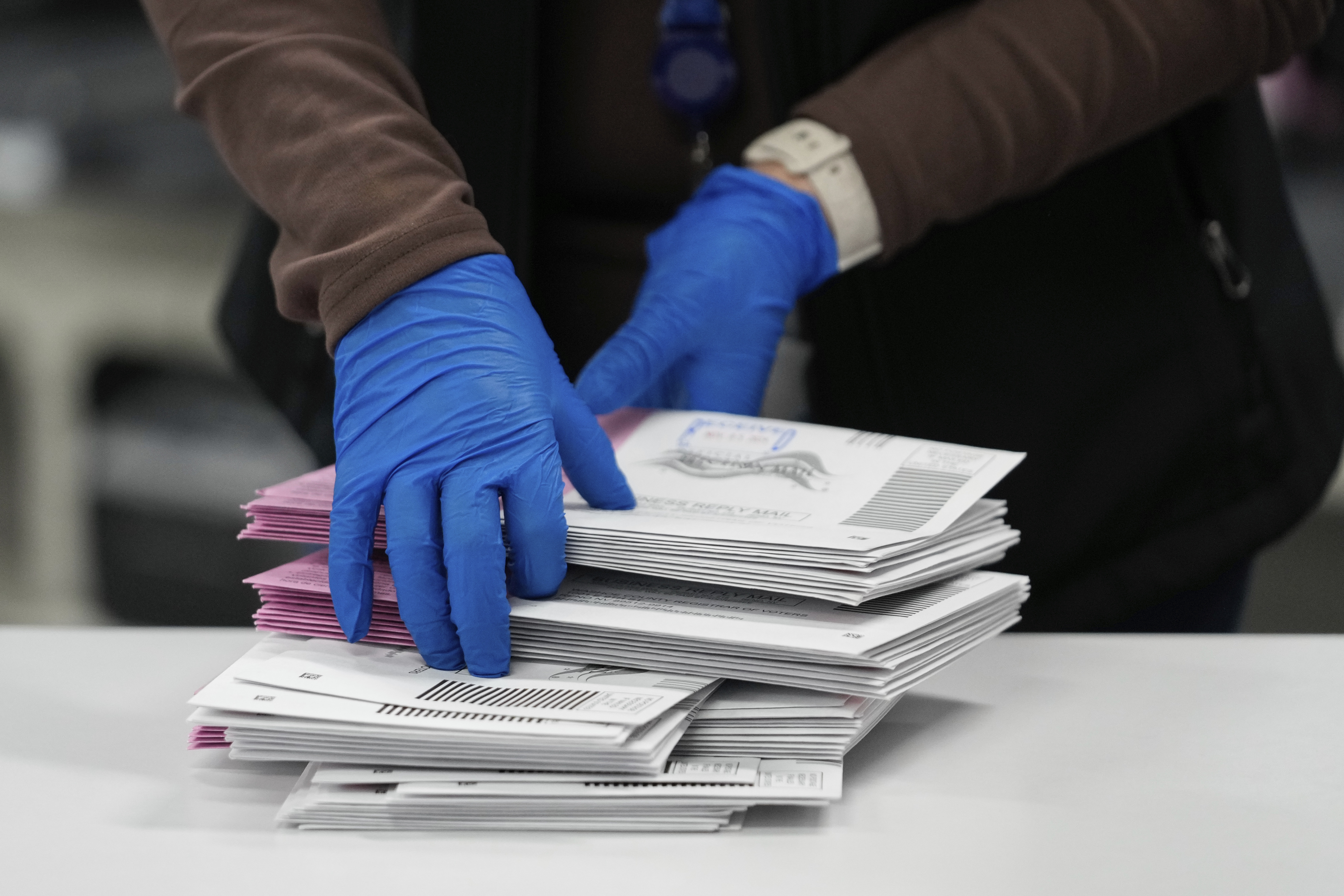 Trump signs a new executive order on voting. Experts say he lacks the authority