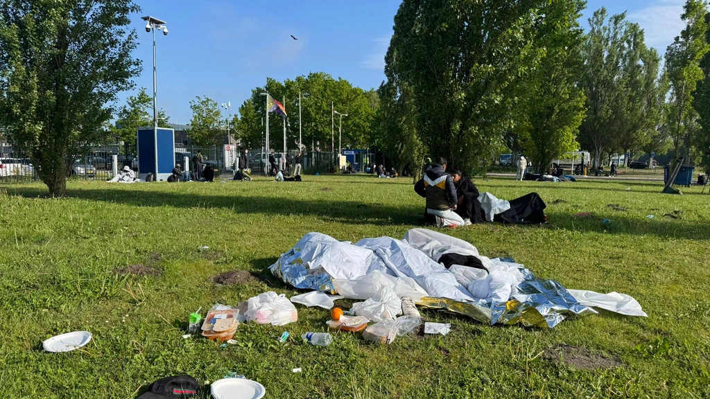 Ondanks opvang in Stadskanaal sliepen er toch mensen buiten in Ter Apel