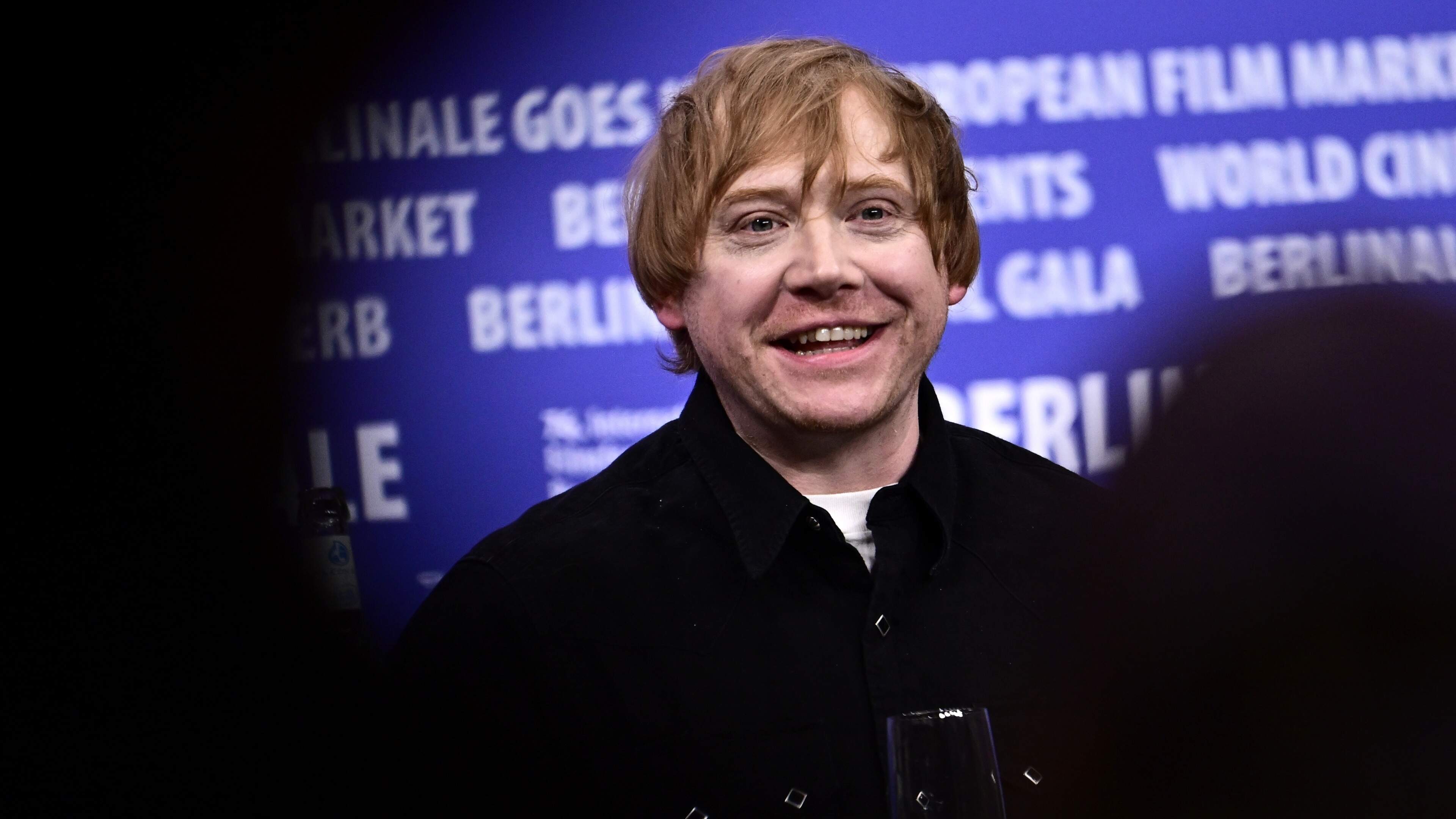 Harry Potter-acteur Rupert Grint bezorgt Nederlandse fan (11) in de Efteling onvergetelijke dag: ’Hij wachtte met zijn gezin op ons voor een foto’