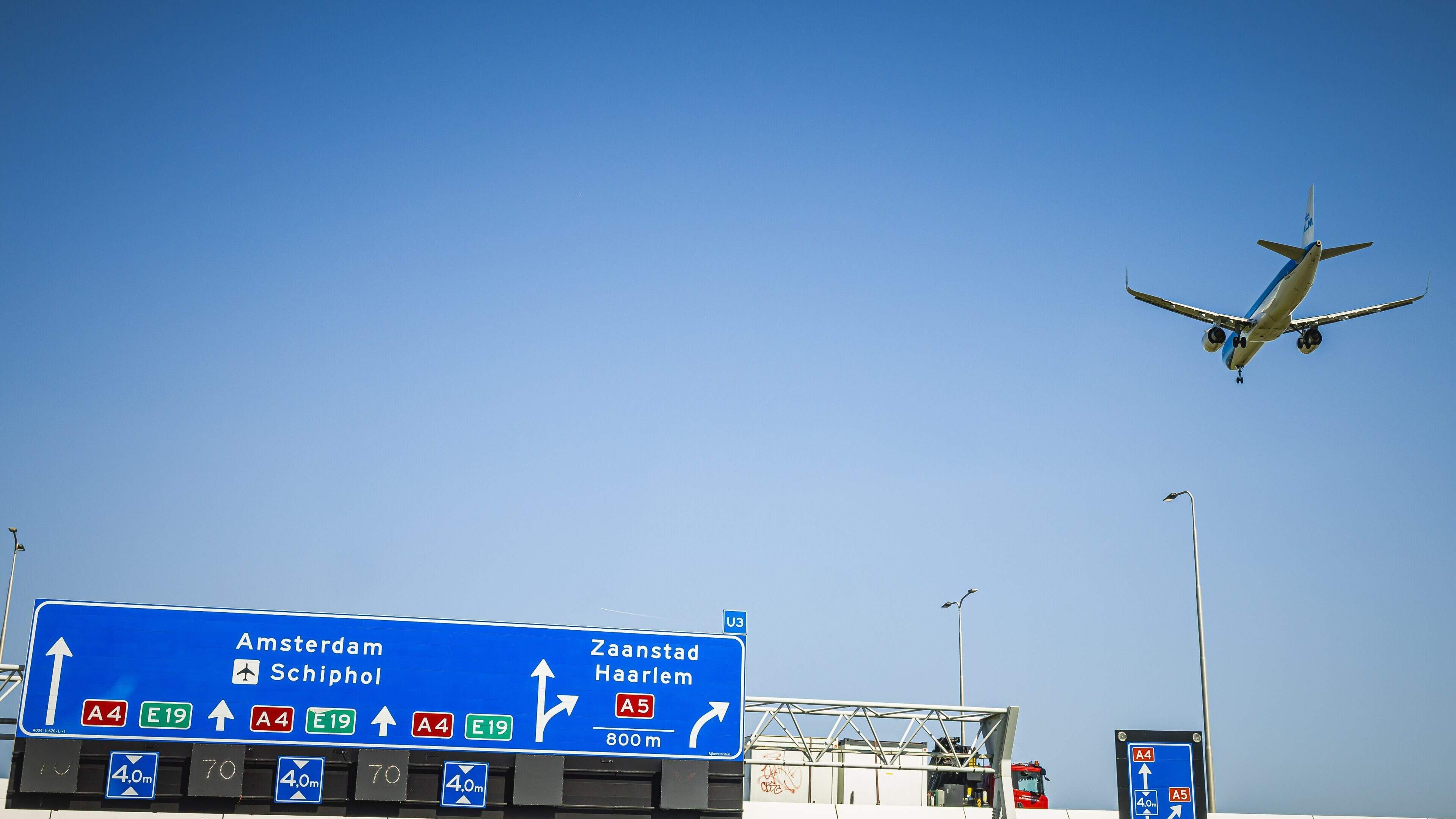 Schiphol geeft luchtvaartmaatschappijen korting om Midden-Oosten, ’prima geste’, zeggen luchtvaartmaatschappijen