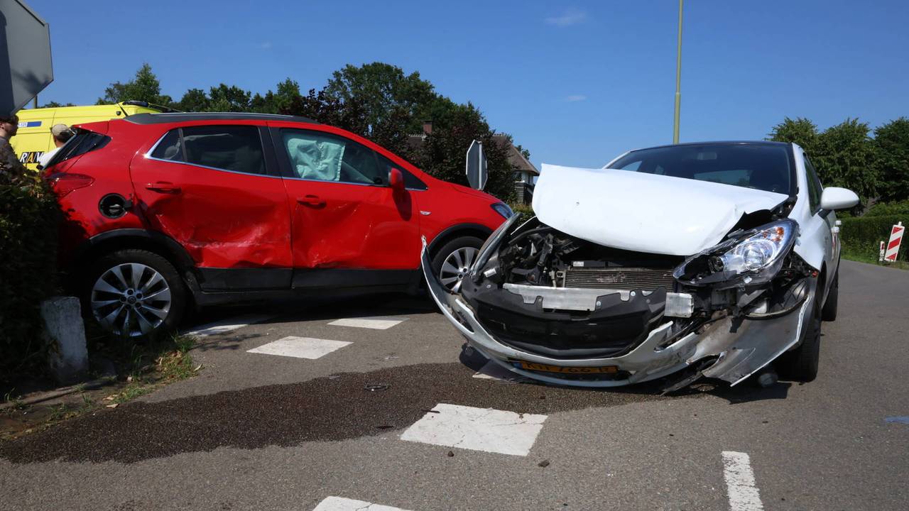 Meerdere gewonden bij aanrijding in Zeeland, één met spoed naar ziekenhuis