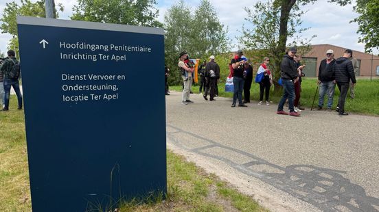 Politie maakt einde aan demonstratie tegen aanmeldcentrum Ter Apel, drie aanhoudingen