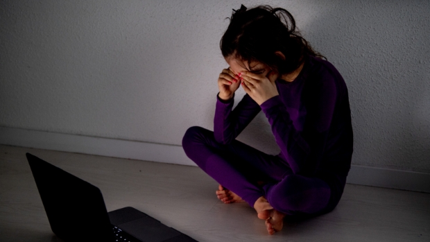 14-jarig meisje krijgt contactverbod na cyberpesten en fysiek geweld: wat lost dit op?