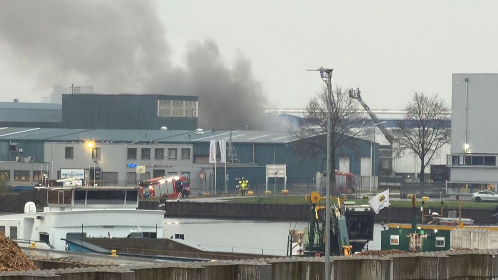 Grote brand bij afvalverwerker Maastricht onder controle