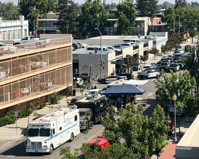 California: suspect in Bakersfield bank hostage standoff shot dead by police