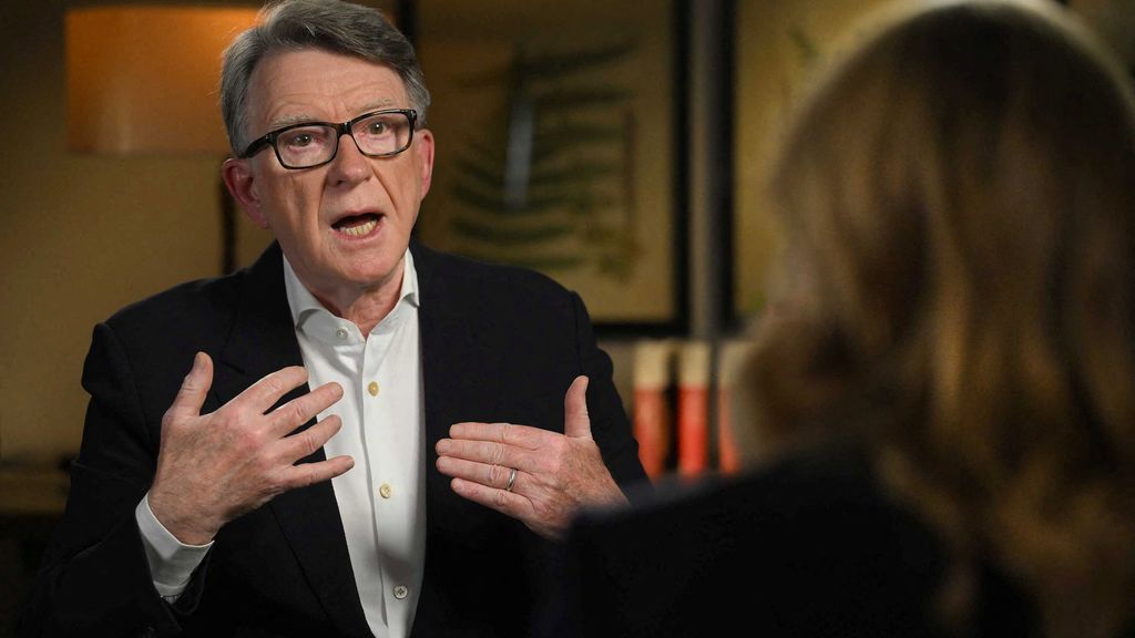 Ontslagen Britse ambassadeur biedt geen excuses aan voor vriendschap met Epstein