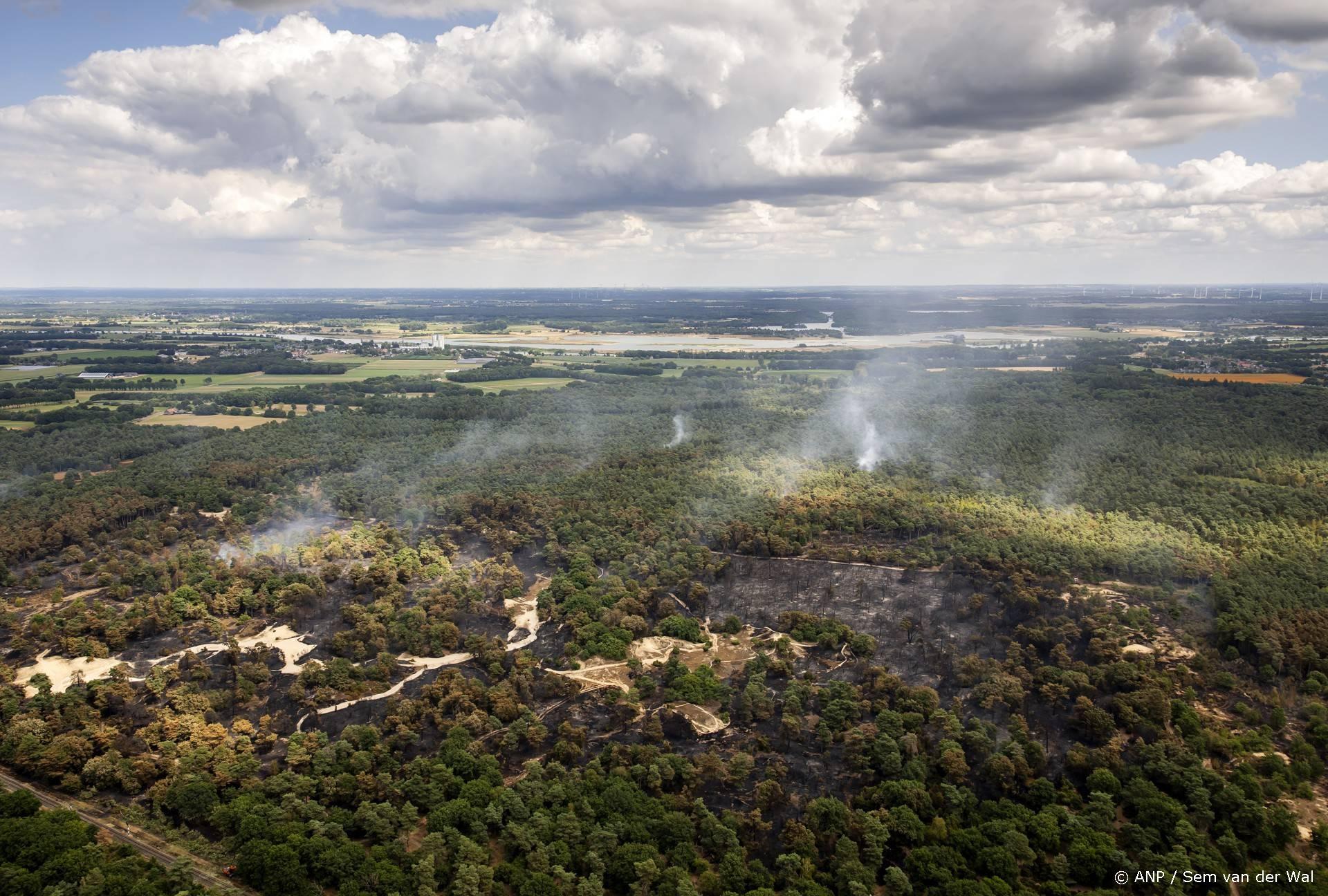 Natuurbrand in Limburgse Boschhuizerbergen toch weer opgelaaid