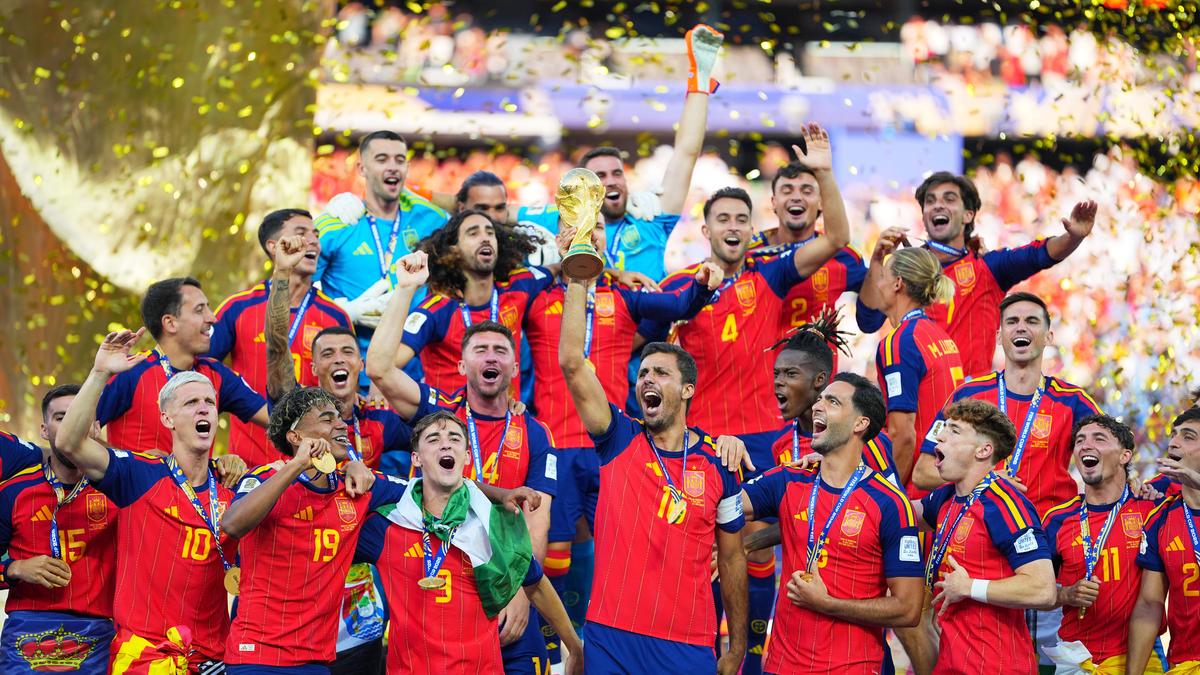 Spanish football team | Masters of the midfield