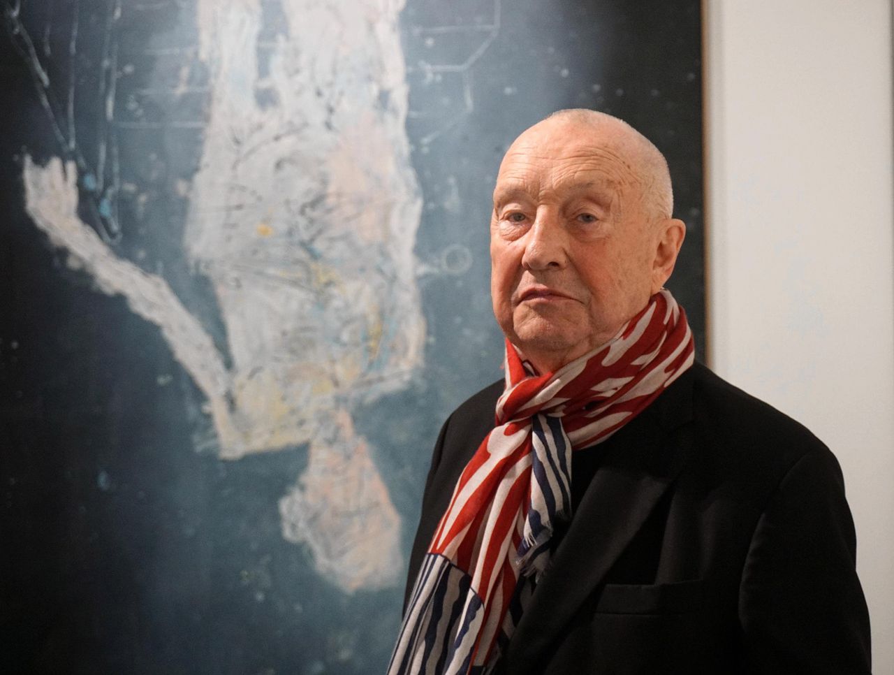 Naakten, fabrieken en adelaars: Georg Baselitz (88) schilderde ze ondersteboven, zodat je de verf, compositie en expressie zag