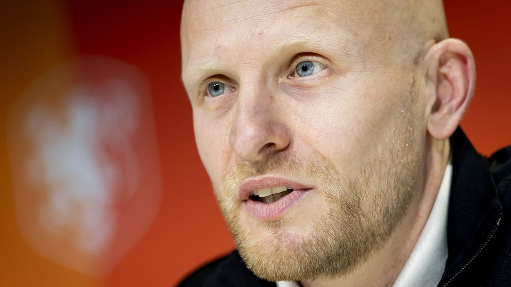Blessures Oranje baren Veurink zorgen: 'Wij coaches moeten meer gehoord worden'