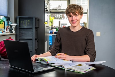 Docenten zagen hoogbegaafde Alec (16) over het hoofd, nu strijdt hij voor leerlingen die zich ‘onzichtbaar’ voelen